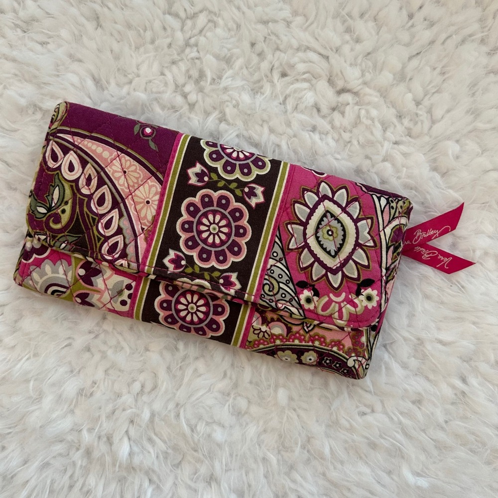 Vera Bradley Wallet Very Berry Trifold Pink Paisley
